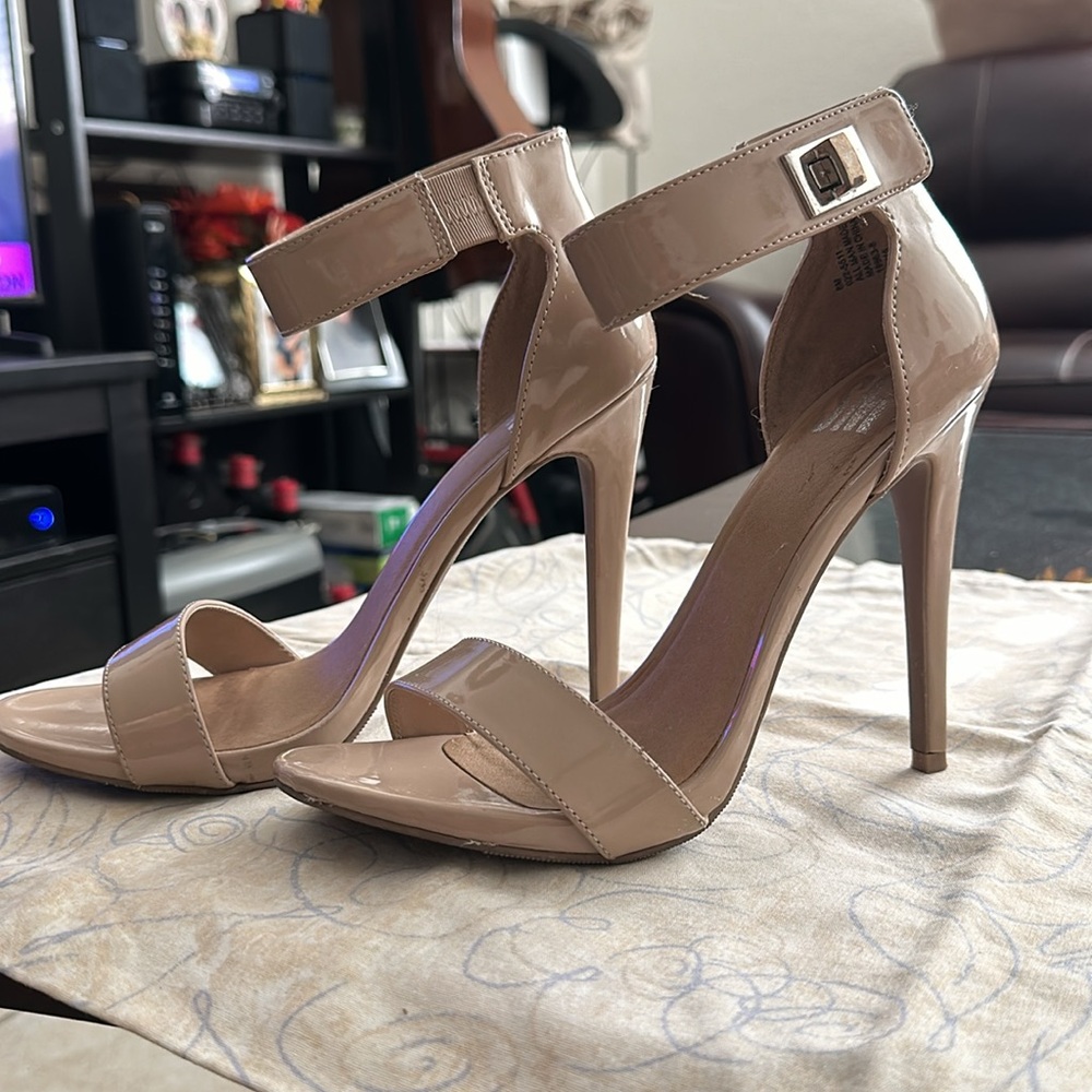 Tan high heel. - Picture 3 of 3